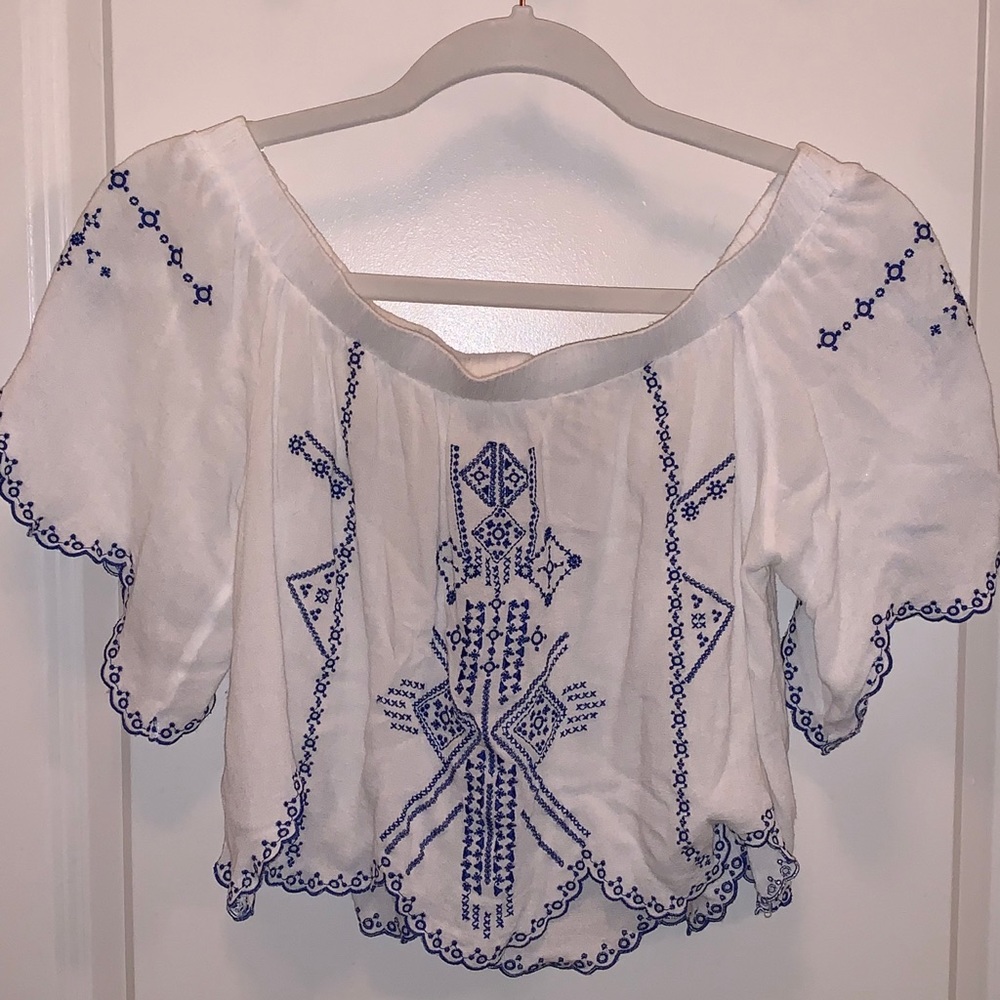 Off shoulder crop